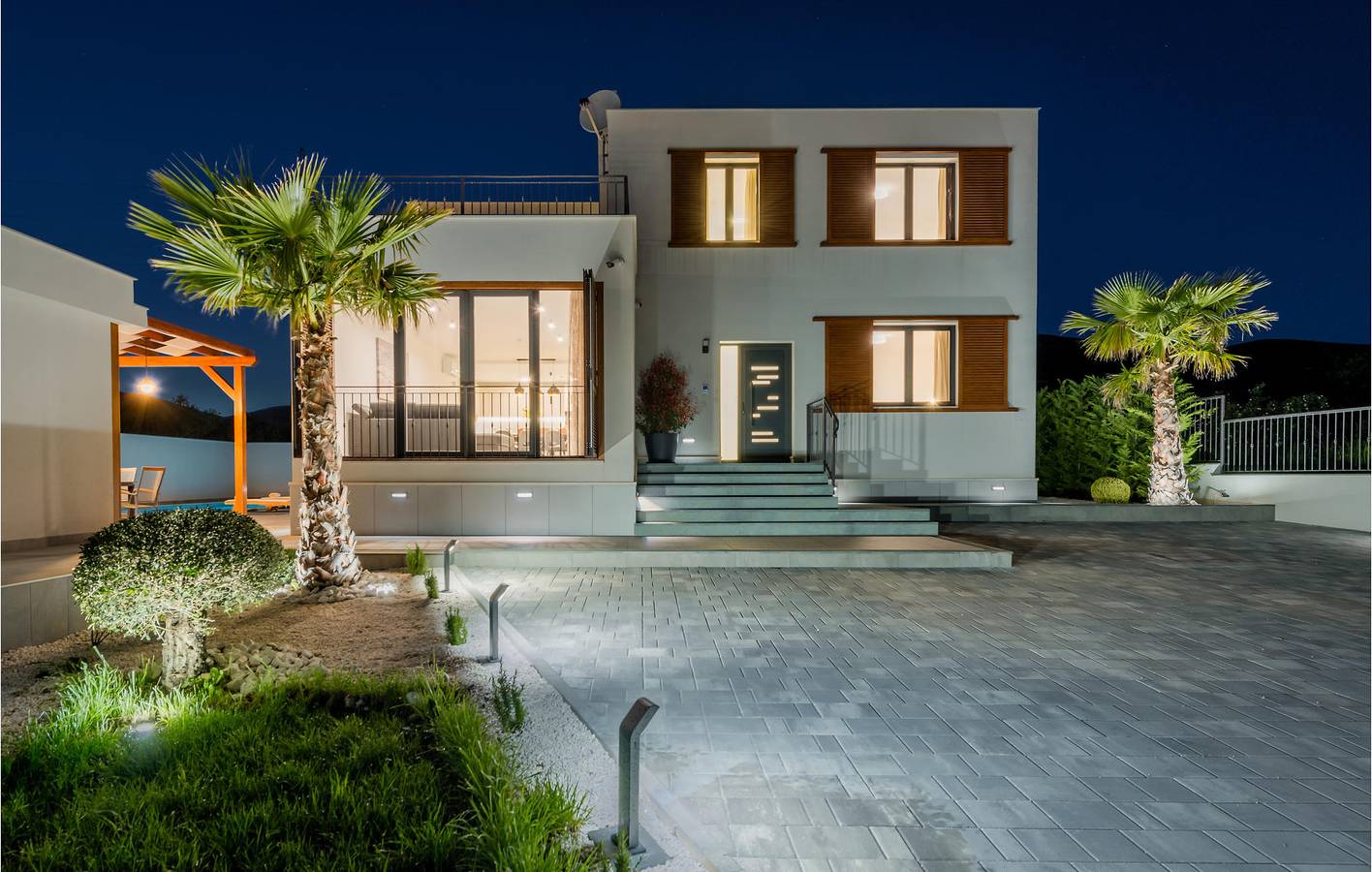 Urlaub am Meer: 2,5 km zum Strand, Pool und Terrasse mit Meerblick in Plano (Kroatische Adria), Split-Dalmatien