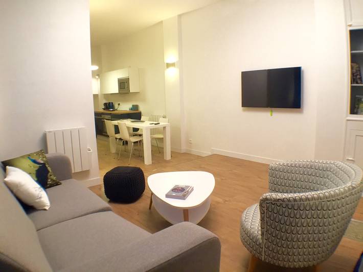 Appartement entier, The Blue House  70m2  2ch 6 Personnes in Paris, Île de France