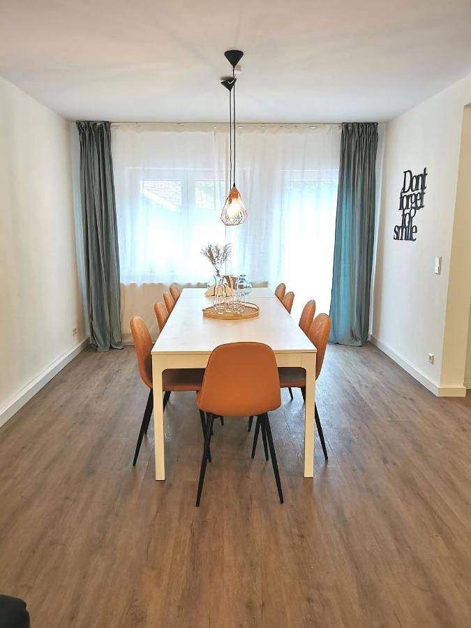Ferienwohnung für 10 Personen, mit Garten und Ausblick in Laufen