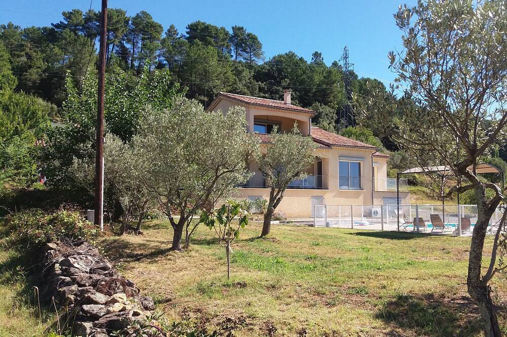 Location d'une villa avec piscine privative à la campagne. in Les Salelles, Parc naturel régional des Monts d'Ardèche