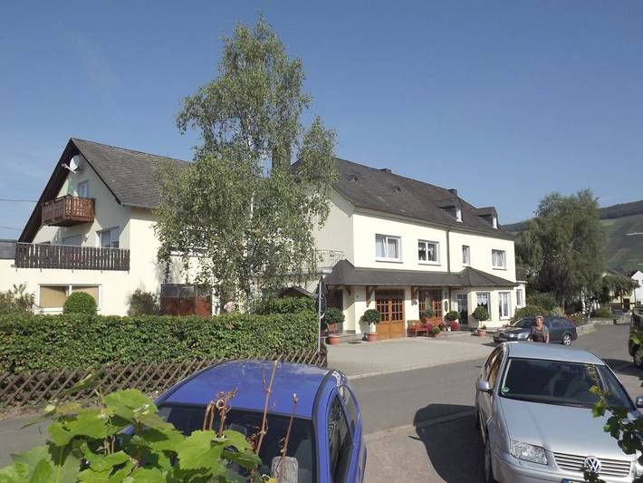 Ferienwohnung für 2 Personen, mit Balkon und Terrasse sowie Garten und Ausblick in Köwerich