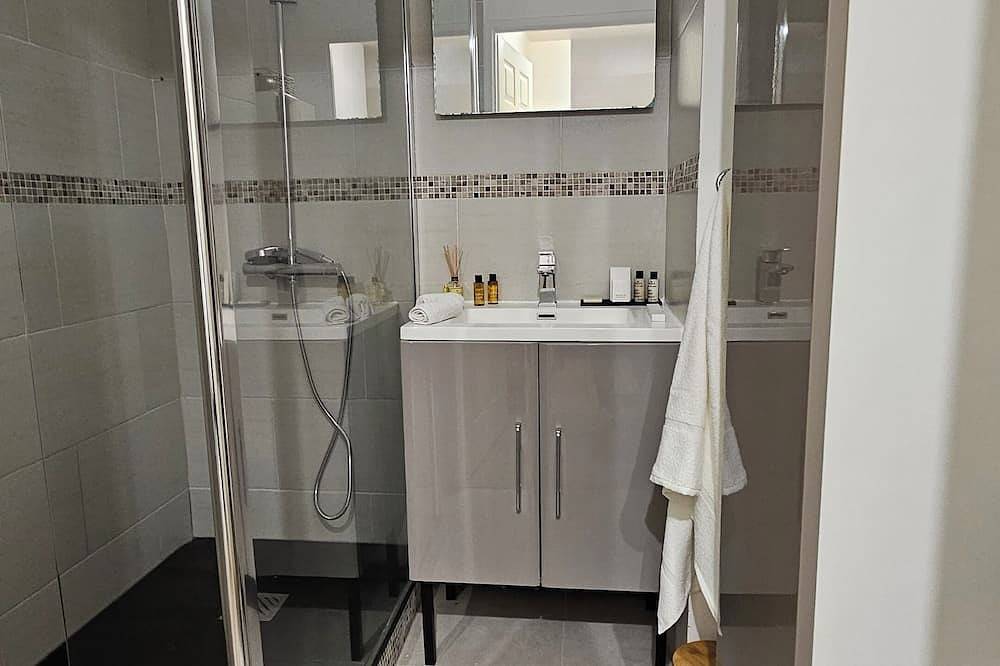 Apartamento entero, Charmant Duplex 3P Avec Terrasse à 20 Minutes du Stade de France in Bondy, Sena-Saint Denis