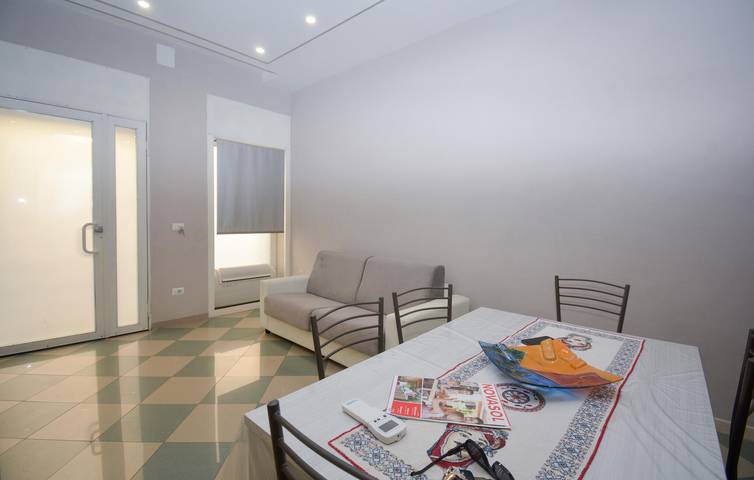Soleggiato rifugio a Solarino- WiFi, AC, terrazza, parcheggio in Solarino, Siracusa e dintorni