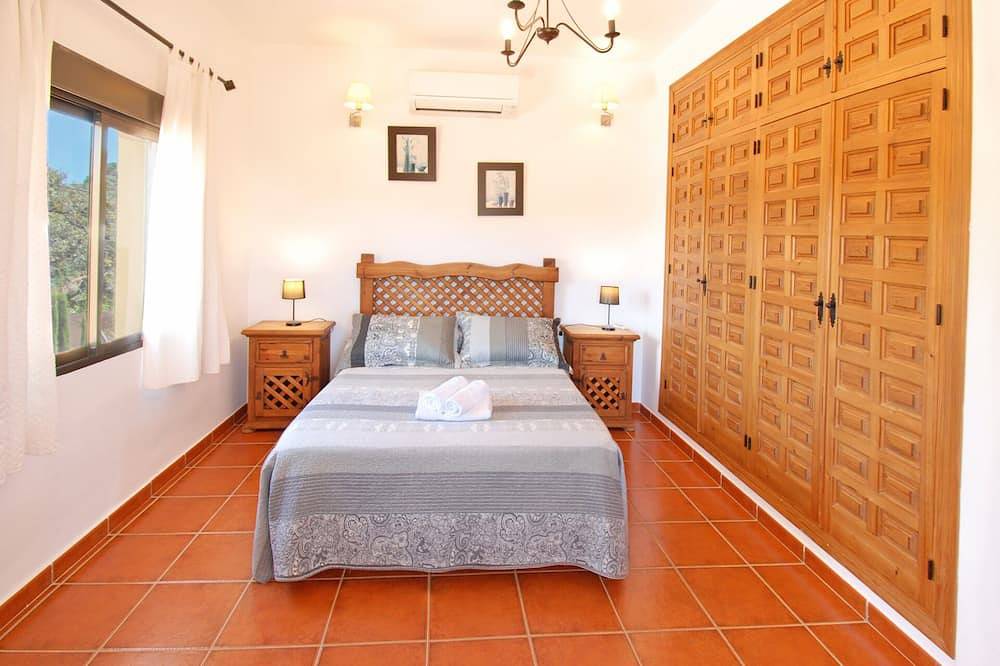 Villa José 1, Piscine Chauffée , Wifi, A/C, Petfriendly, vue sur la mer !!! in Comares, Cordillera Penibética