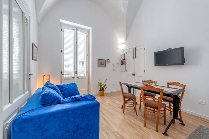 Appartamento intero, Appartamento 'Sanbiagioapartment' con balcone, Wi-Fi e aria condizionata in Lecce, Provincia di Lecce
