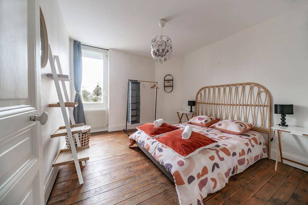 Entire apartment, Large bright apartment, free parking in Vichy, Vichy region