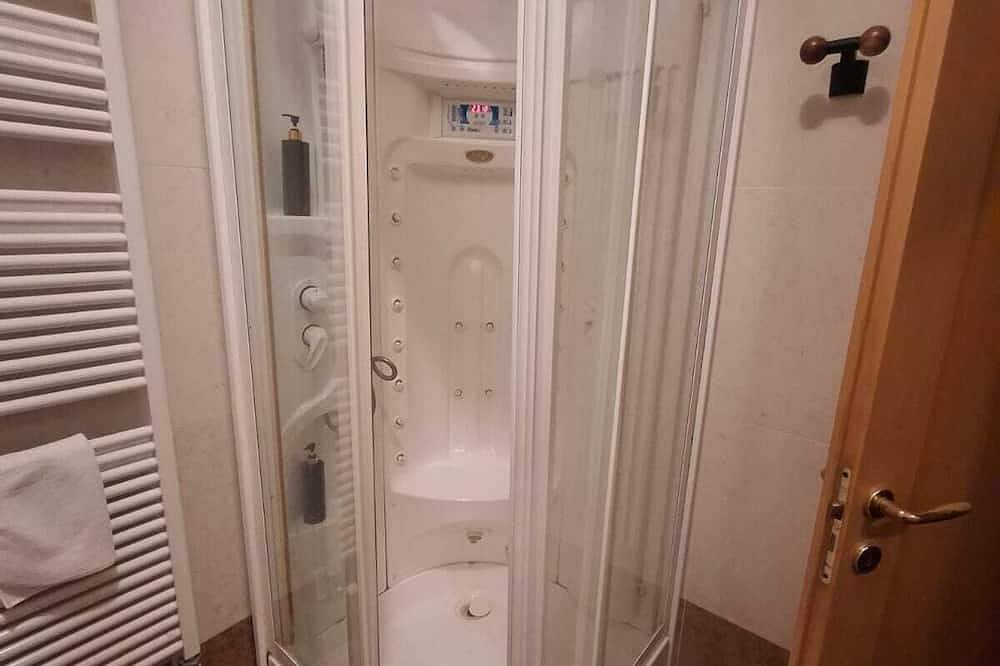 Double Room with Shared Bathroom in Trento, Fleimstaler Alpen