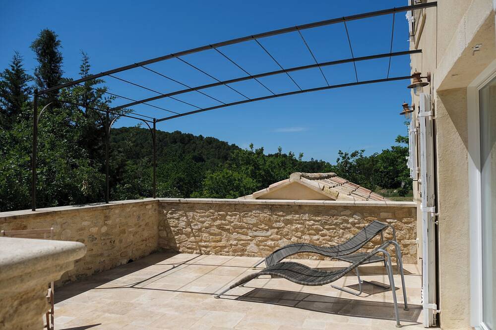 Magnifique Mazet en Pierre au Coeur de la Provence et de ses Collines in La Roque-sur-Pernes, Vaucluse