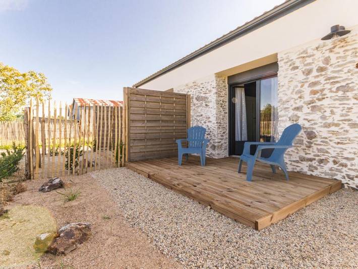 Gîte pour 2 personnes, avec piscine et terrasse dans Planète Sauvage