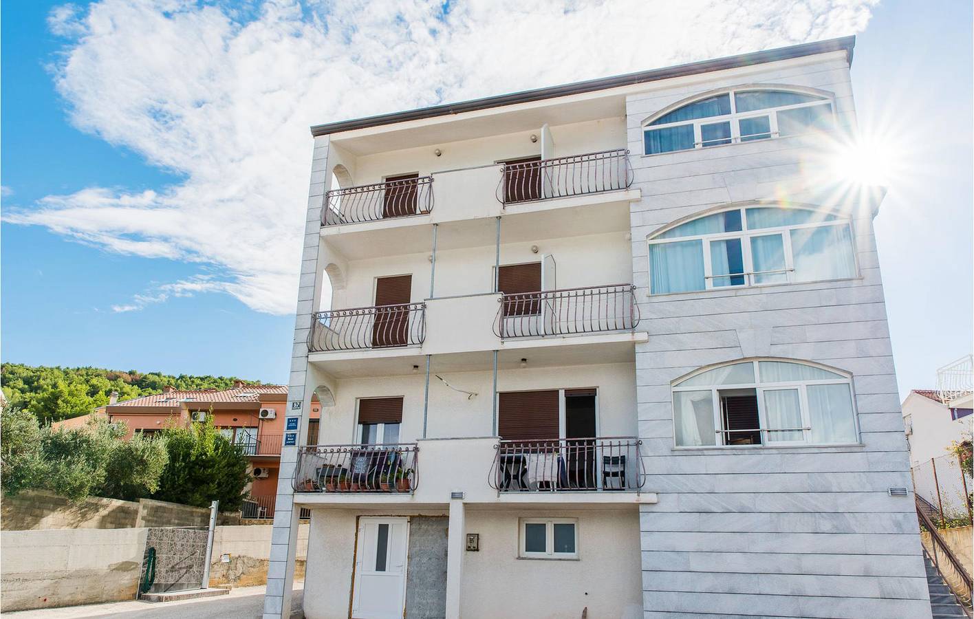 Ganze Ferienwohnung, Gemütliche Ferienwohnung mit Terrasse, WLAN und Parkplatz – 700 m vom Strand entfernt in Slatine, Ciovo