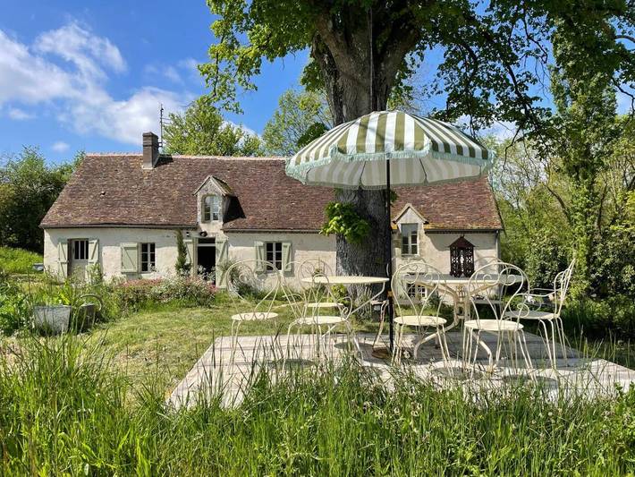 Location de vacances pour 7 personnes, avec Terrasse ainsi que Jardin et Vue dans Verrières (Orne)