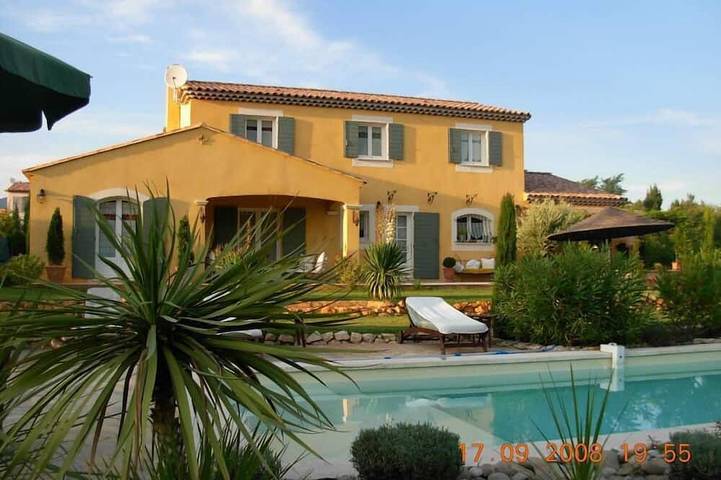 Location de vacances pour 6 personnes, avec jardin, animaux acceptés à Ansouis