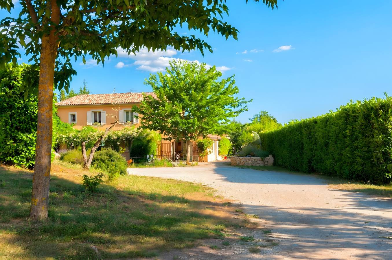 Bed & Breakfast 'Le Mas Du Loup - Chambre Provence' met Uitzicht op de Bergen, Gedeeld Terras en Wi-Fi, foto 7