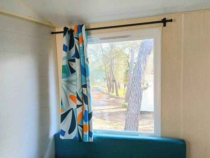 Camping Le Pinada - Mobilheim 4 personen - Tout Confort - 2 Schlafzimmer mit Klimaanlage und Tv - 28 m² in Fabrezan, Mittelmeerküste (Frankreich)