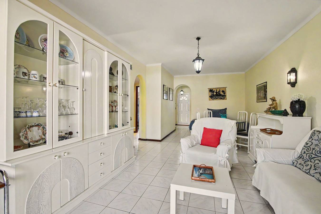 Apartamento inteiro, Apartamento 'Férias Vilamoura' com Varanda, Wi-Fi e Ar Condicionado in Quarteira, Distrito de Faro