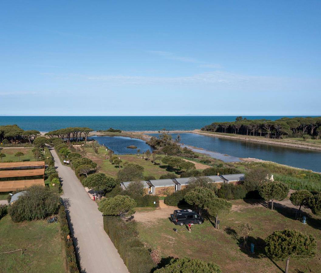 Nomad Argentario - Area Sosta Camper - No Tende - No Caravan - Empty Pitch Only Campervan Rv - Solo Piazzola Per Il Proprio Camper - Tariffa fino a 4 persone - Tutti I Servizi Inclusi in Orbetello, Provincie Grosseto
