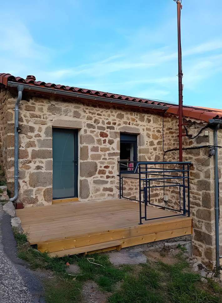 Maison de vacances pour 4 personnes, avec Jacuzzi à Saint-Julien-Molin-Molette