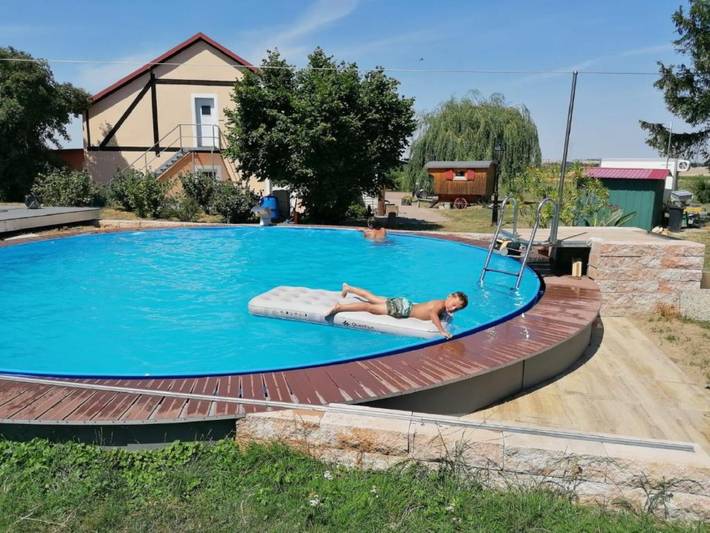 Appartement entier, Appartement 'Ferienwohnung Wiesenduft' avec piscine partagée, terrasse partagée et Wi-Fi in Klipphausen, Meissen Region