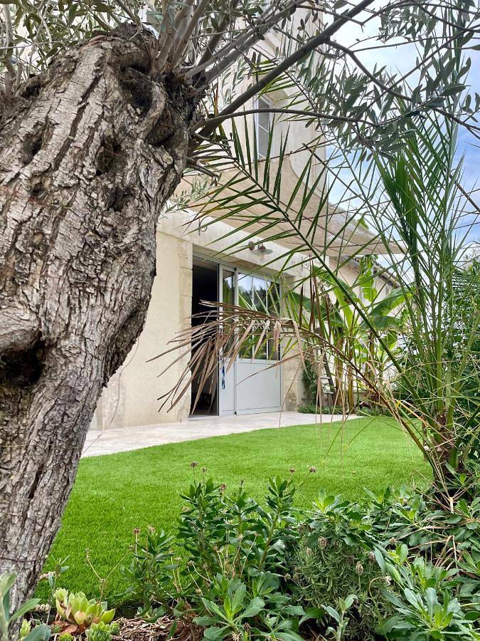 Gîte pour 2 personnes, avec jardin et terrasse à Auge
