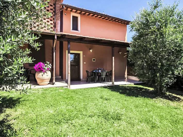 Gîte pour 4 personnes, avec Jardin et Piscine dans Orentano