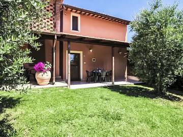 Gîte pour 4 personnes, avec piscine et jardin dans Orentano
