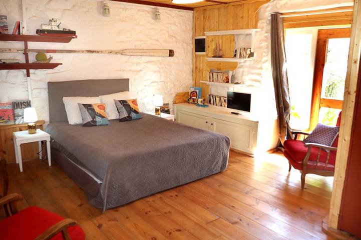 Gîte pour 2 personnes, avec terrasse à Camlez