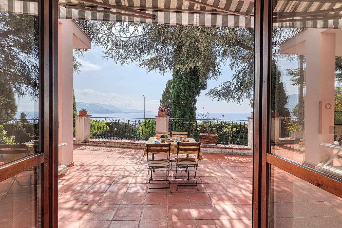 Appartement entier, Hanbury Apt Pool And Sea in Latte (Ventimiglia), Région de Vintimille