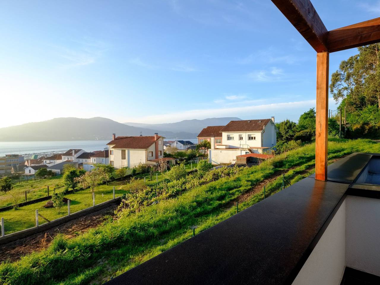 In Outes mit Sonniger Terrasse und Meerblick in Outes, Rías Baixas