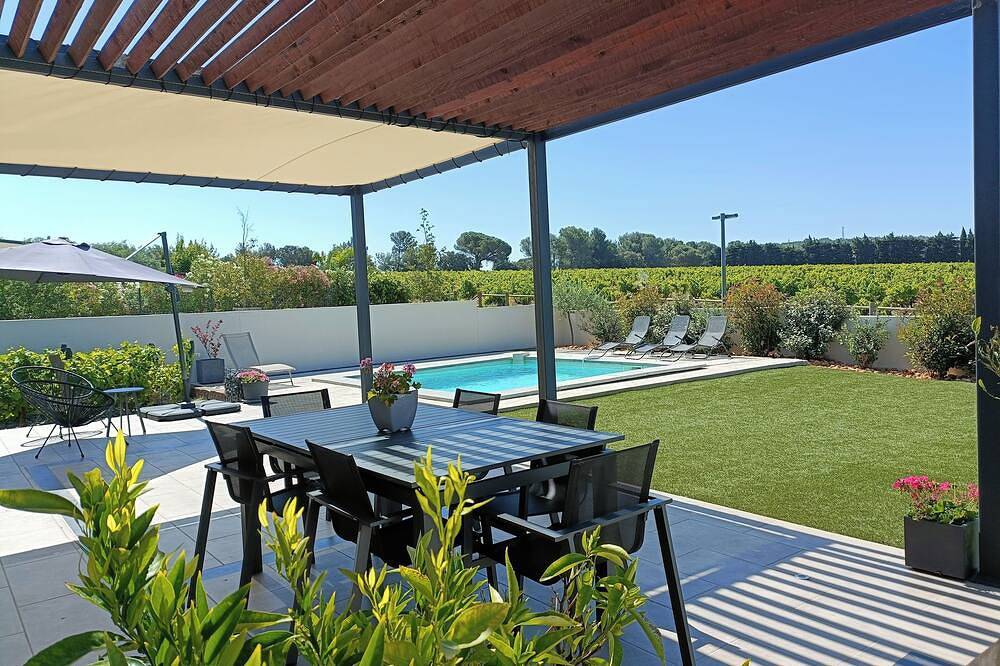 Vineyard villa with pool in Bédarrides, Vaucluse