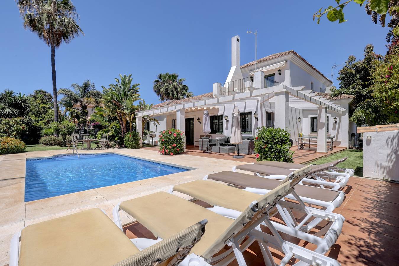Casa Rural para 8 Personas en Playa de Cortijo Blanco, Marbella