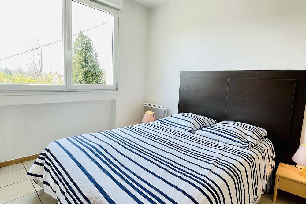 Entire apartment, Ronsard: Apartment 300 meters from the spa (unlimited parking) in La Vôge-les-Bains, Épinal region