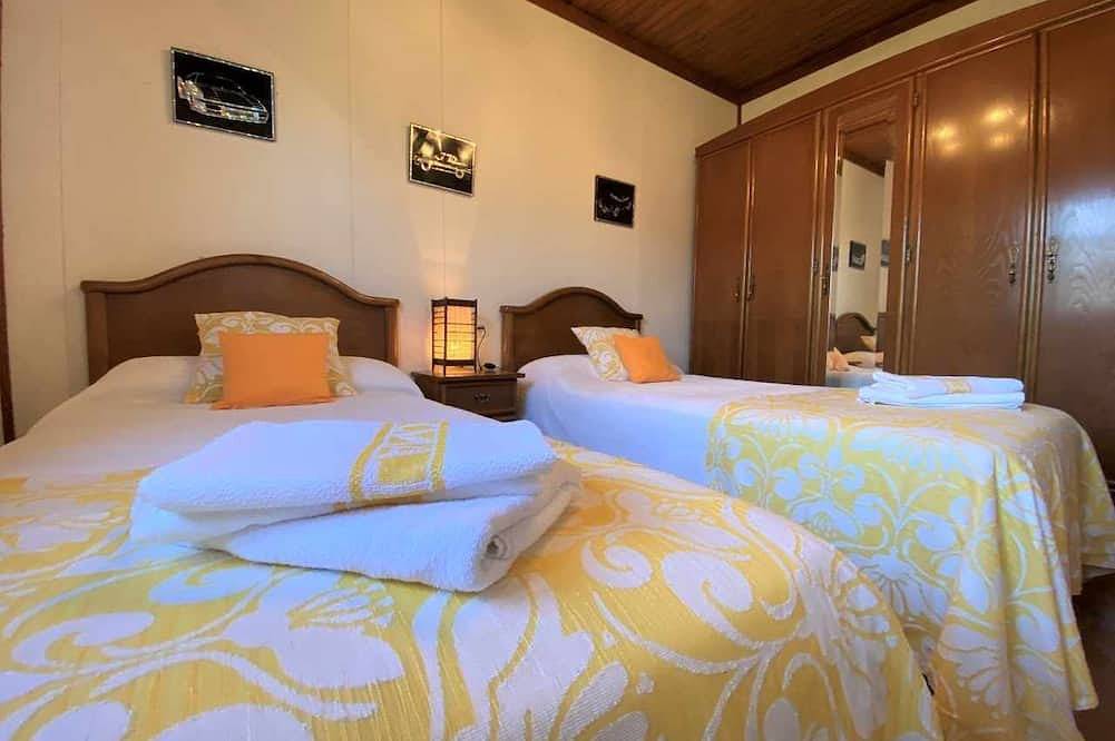 Madagascar Corner Vv-2192-As in Parres, Costa Verde (Spanien)