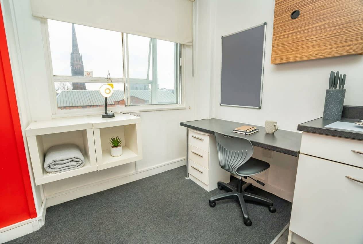 Entire holiday apartment, Modern Central Coventry Studio â Gym Access in Coventry, Birmingham Area