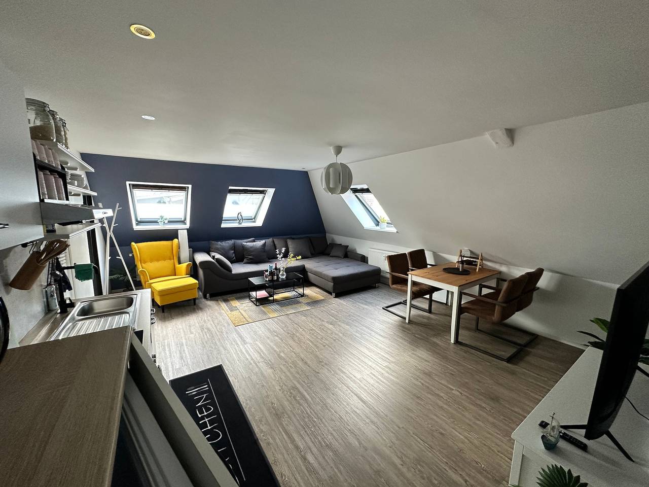 Ganze Wohnung, Cozy 55 m² top floor apartment – ideal for holidays & work in Glückstadt, Kreis Steinburg