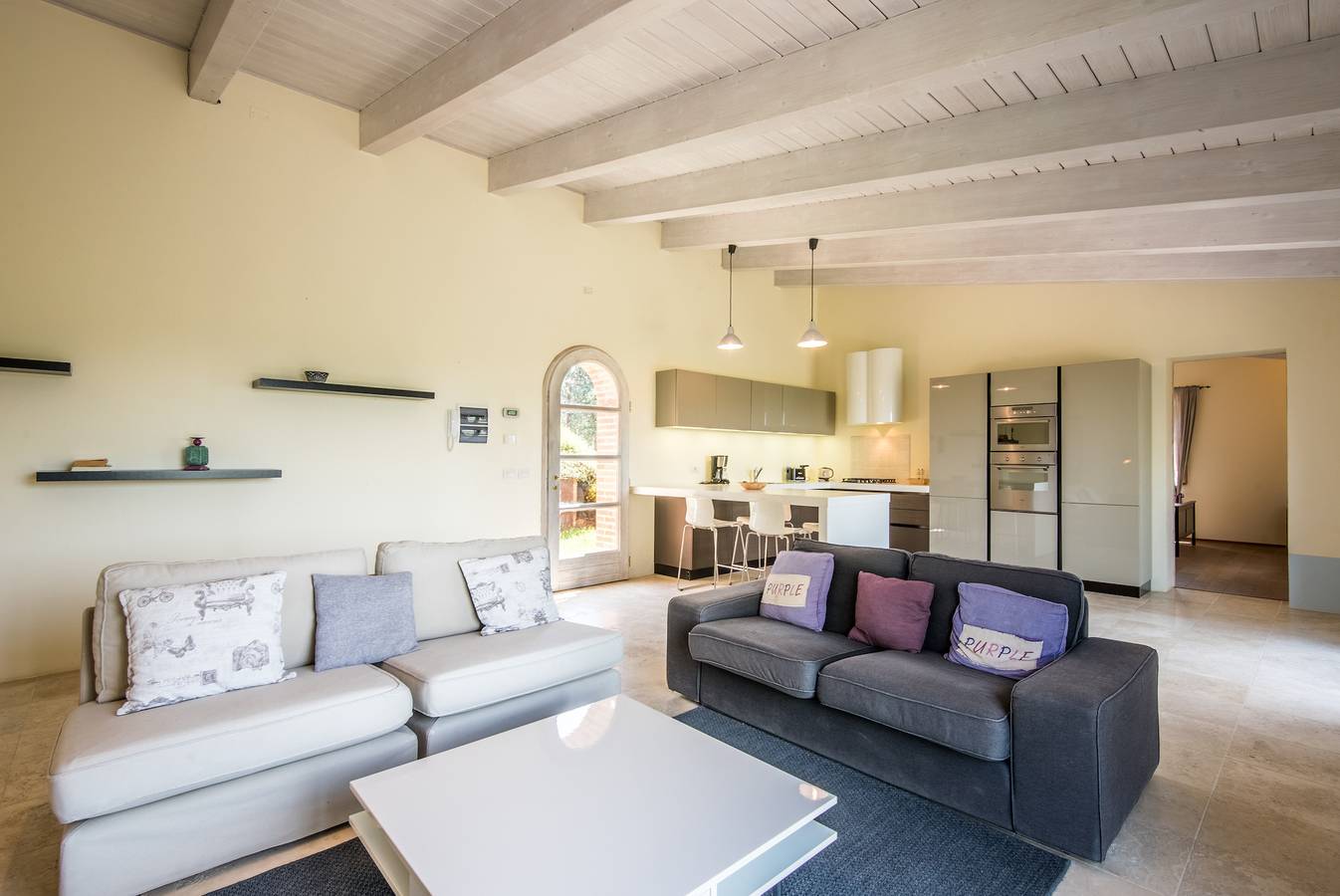 Entire apartment, Chalet "Rosmarino" with Pool, Private Terrace & Wi-Fi in Trequanda, Siena Province