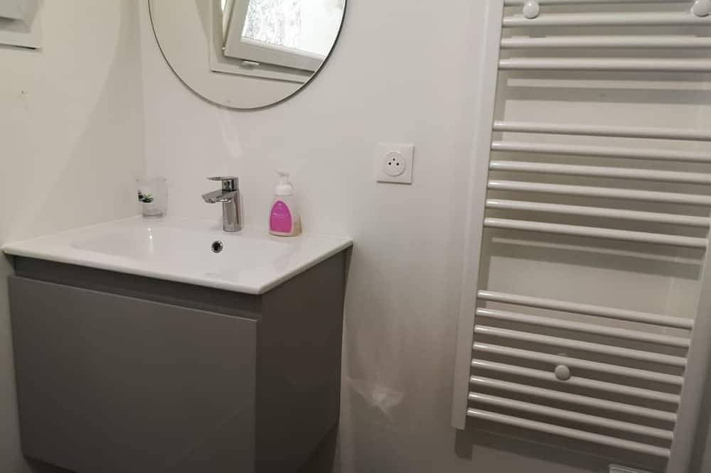 Geheel appartement, Le Cyprès, T2 bottom of villa in Saint-Mitre-les-Remparts, Istres en omgeving