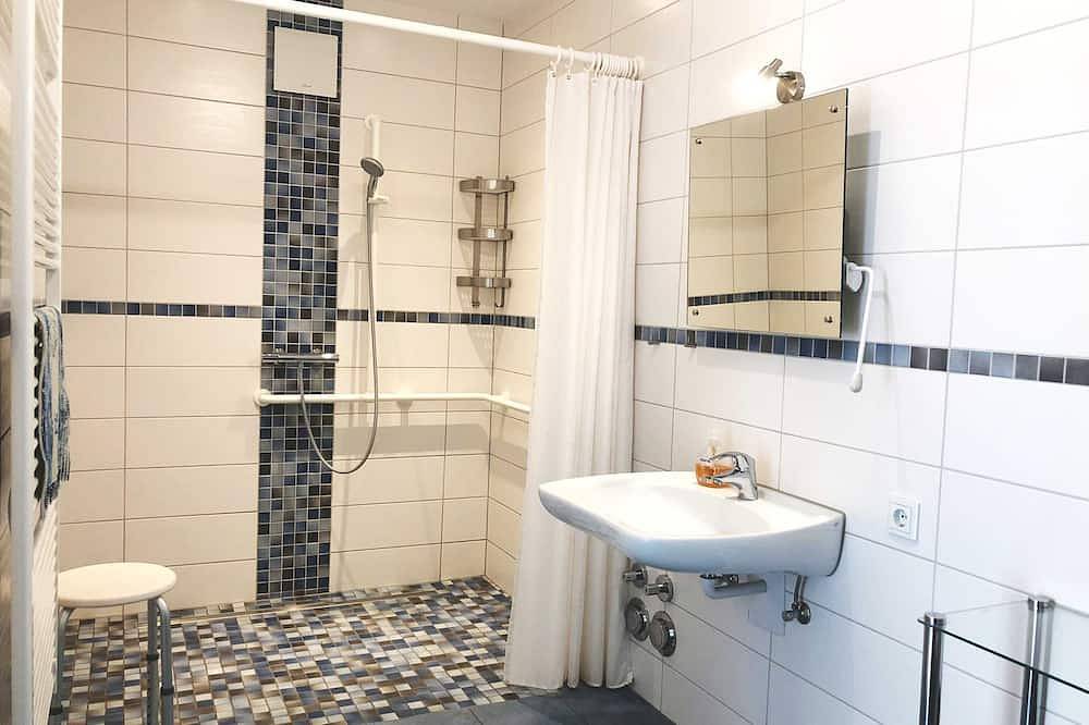 Ganze Wohnung, Ferienwohnung West - Bett & Bike Eden in Senftenberger See, Senftenberg