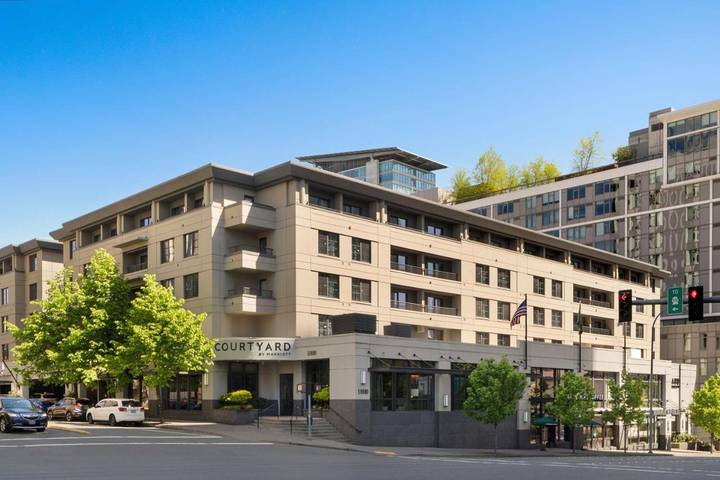 Hotel voor 4 personen, met zwembad en terras in Bellevue