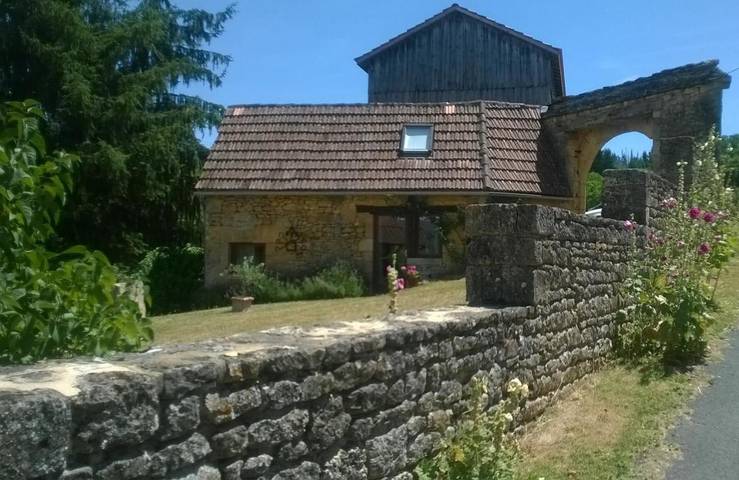 Location de vacances pour 2 personnes, avec vue et jardin à Saint-Amand-de-Coly - 3