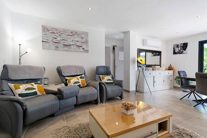 Villa « Harmonie » con piscina privada, Wi-Fi y aire acondicionado in Bagnols-sur-Cèze, Region de Nimes