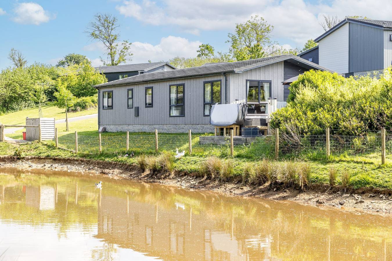 Lilac Lodge, 22 Roadford Lake Lodges in Broadwoodwidger, Devon