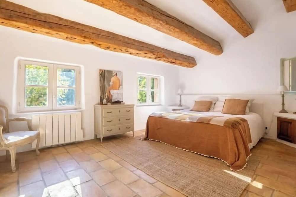 18th-century bastide 6 minutes from the center of Aix-en-Provence in Le Tholonet, Region de Aix-en-Provence