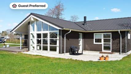 Ferienhaus für 10 Personen, mit Garten und Whirlpool sowie Terrasse, mit Haustier in Øster Hurup
