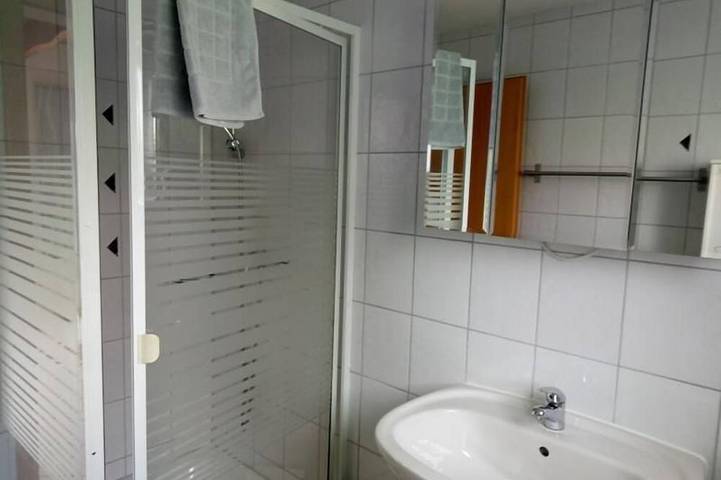 Ganze Wohnung, Gemütliches Ferienhaus (82qm) mit Terrasse auf 2 Etagen in Haundorf, Fränkisches Seenland