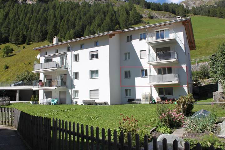 Ferienwohnung für 4 Personen, mit Balkon und Terrasse sowie Ausblick in Splügen
