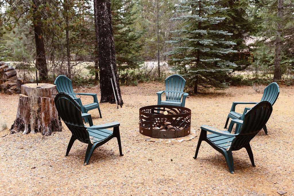 Forest Family Cabin Near Priest Lake with Fireplace, Large Yard & Dogs Allowed in Kaniksu Nationalwald