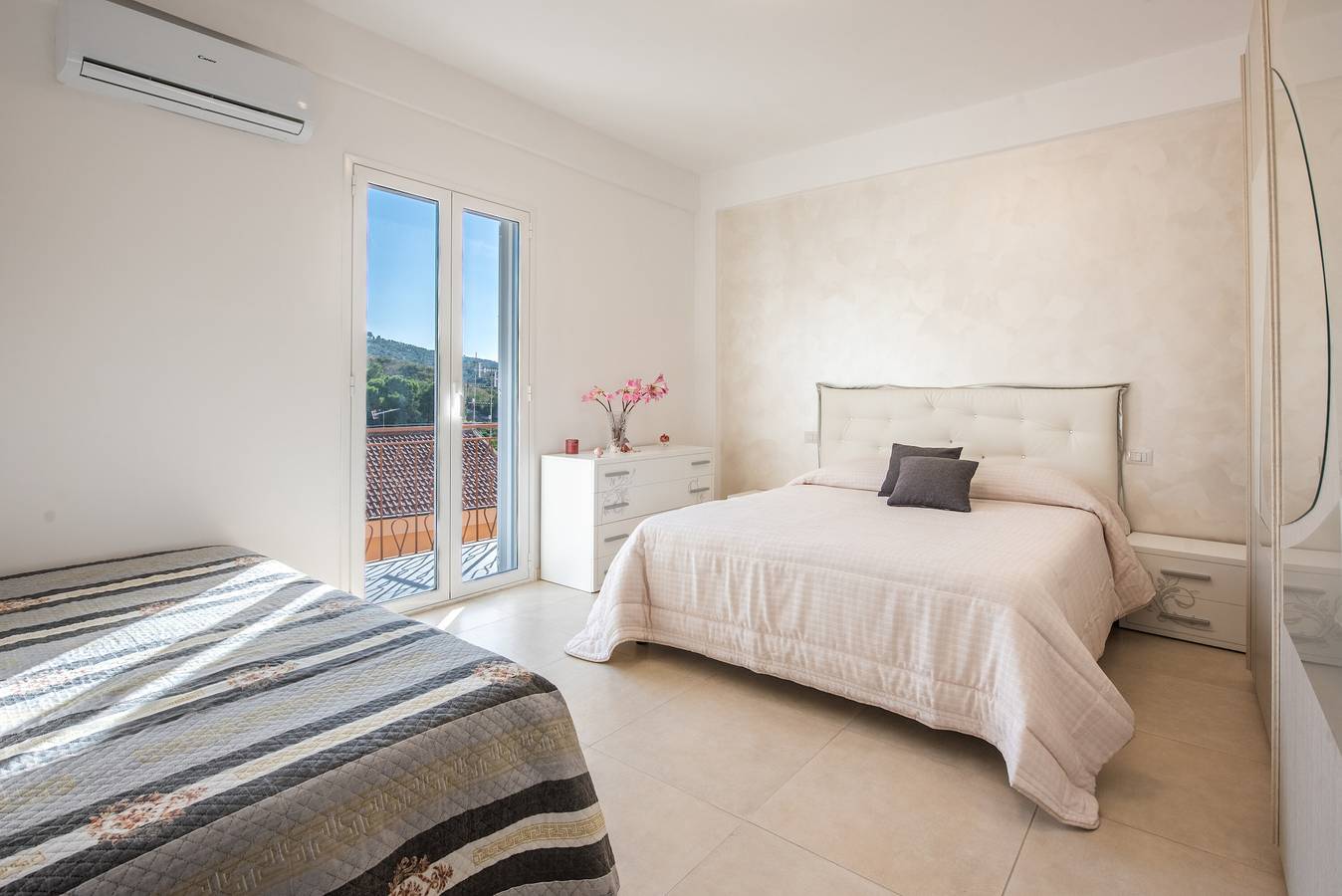 Appartamento intero, Appartamento 'La Casa Del Cuore' con vista sulle montagne, Wi-Fi e aria condizionata in Lascari, Provincia di Palermo