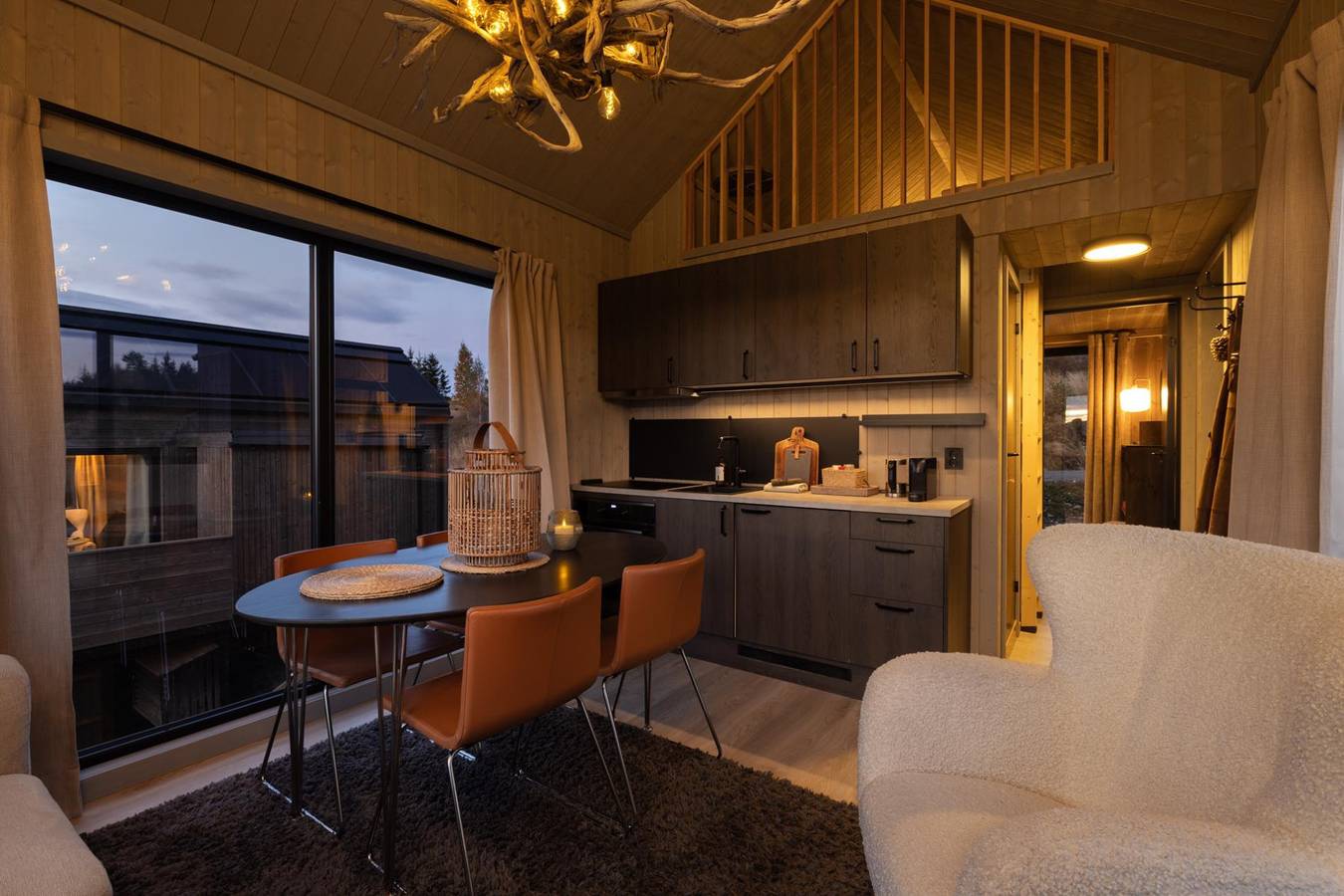 Fugleredet 4: Utsikt over innsjøen Mjøsa Designhytte in Stange