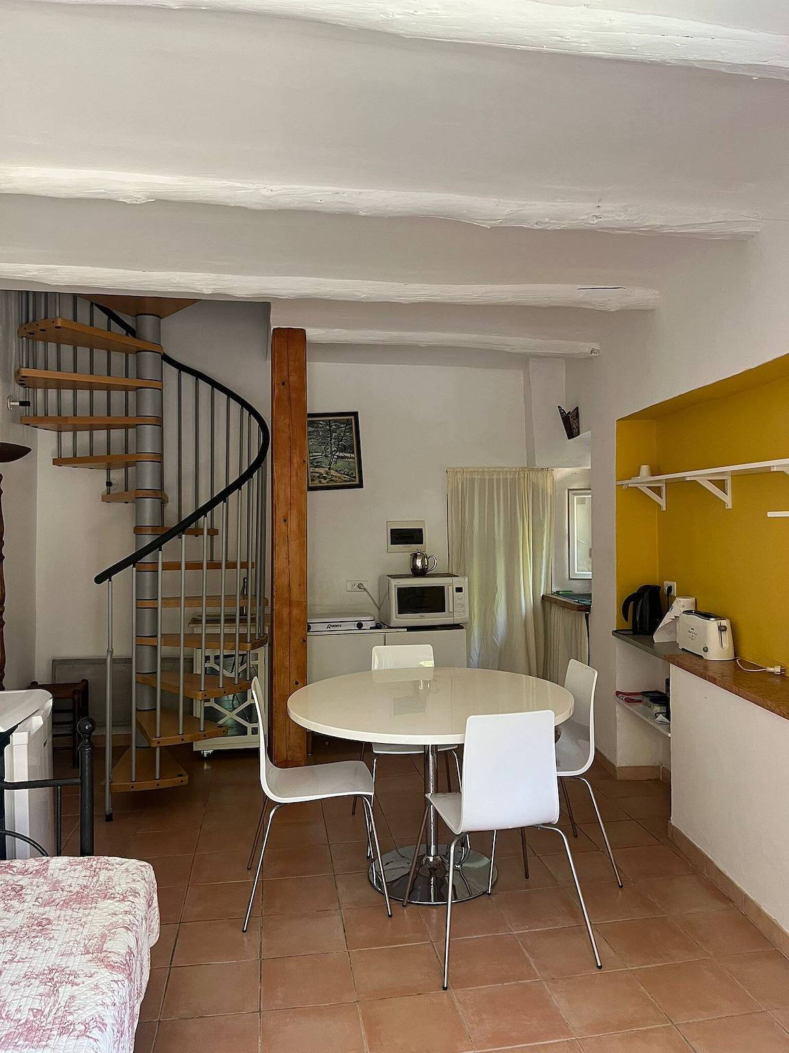 Holiday Home 'Romaine' with Private Terrace and Wi-Fi in La Roque-d'Anthéron, Aix-en-Provence region
