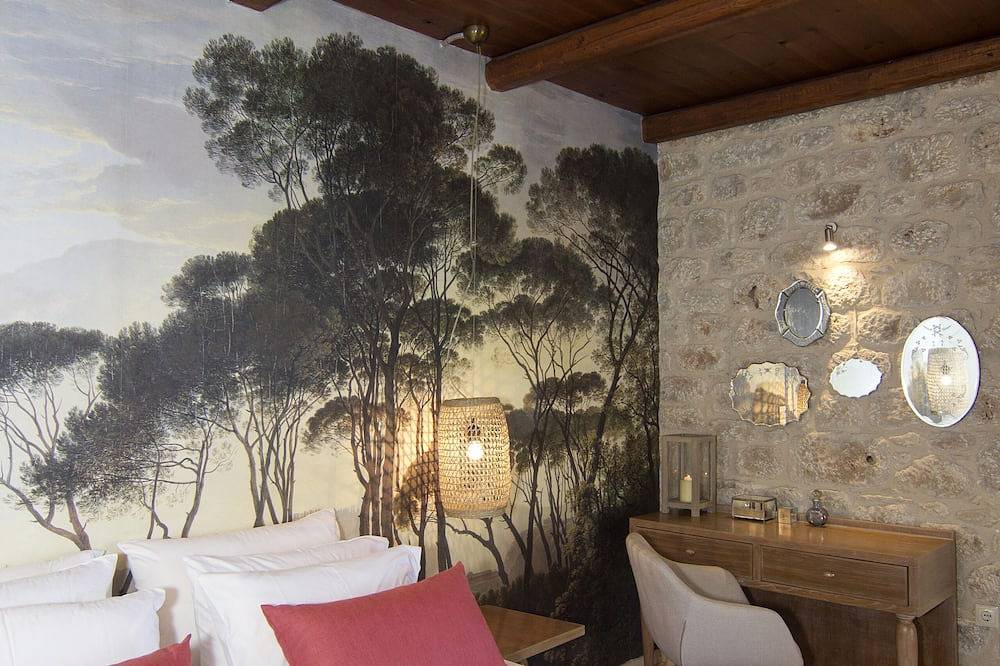 Pretty seafront cottage in the center of Stoupa, minutes from the sandy beaches in Stoupa, Messenia